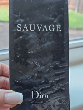 the Dior Sauvage Shower Gel.